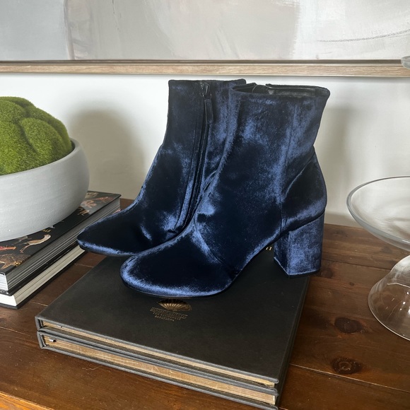 BALENCIAGA SIZE 38 ‘VILLE' VELVET CHUNKY HEEL BOOTIE - Picture 2 of 9